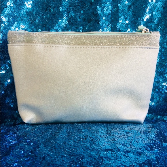 🍦Silver Glitter Makeup Bag🧁 - Picture 2 of 3